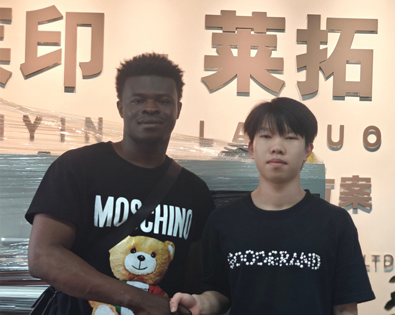团队及客户合影4 团队及客户合影4